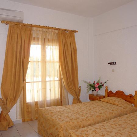 Prasoudopetra Aparthotel Agios Matthaios  Exterior photo