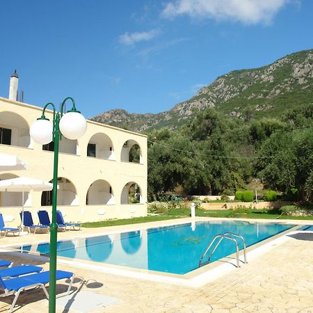 Prasoudopetra Aparthotel Agios Matthaios  Exterior photo